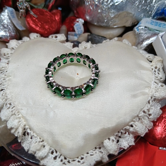 Barzel 18kt White Gold Pltd Green Emerald Eternity Band Size 8 - Picture 9 of 9